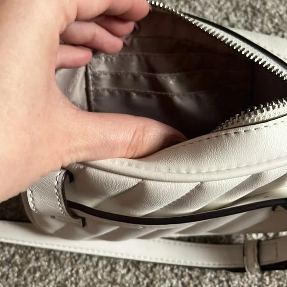 Micheal Kors belt bag - Picture 7 of 9